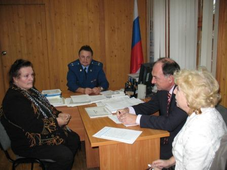 Жители Износковского района пожаловались Уполномоченному на отсутствие уличного освещения в деревне Торфяная, а юхновчане на управляющую компанию Уполномоченный по правам человека в Калужской области
