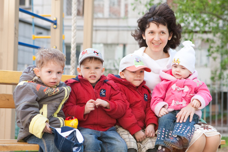 Период ухода за детьми, включаемый в трудовой стаж, предлагают увеличить до 4,5 лет Уполномоченный по правам человека в Калужской области