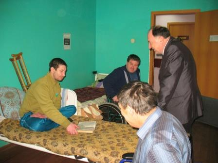 Уполномоченный посетил ГКУСО «Калужский областной социальный центр по оказанию помощи лицам без определённого места жительства» Уполномоченный по правам человека в Калужской области