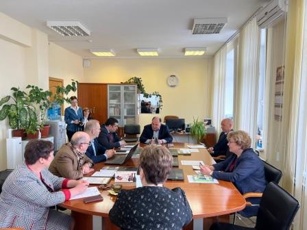 Доклад о деятельности Уполномоченного по правам человека в Калужской области был представлен на утверждение комитетам Законодательного Собрания Калужской области по социальной политике, по экономической политике, по государственному управлению и местному Уполномоченный по правам человека в Калужской области