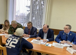 В Людиново калужский омбудсман провел личный прием и посетил школу №2 Уполномоченный по правам человека в Калужской области