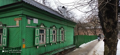 У дома, где жил Булат Окуджава, отремонтировали забор Уполномоченный по правам человека в Калужской области