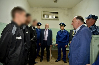 Юрий Зельников посетил колонию строгого режима Уполномоченный по правам человека в Калужской области