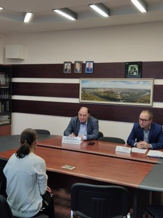 УПОЛНОМОЧЕННЫЙ ЮРИЙ ЗЕЛЬНИКОВ ПРОВЕЛ ЛИЧНЫЙ ПРИЕМ ГРАЖДАН Уполномоченный по правам человека в Калужской области