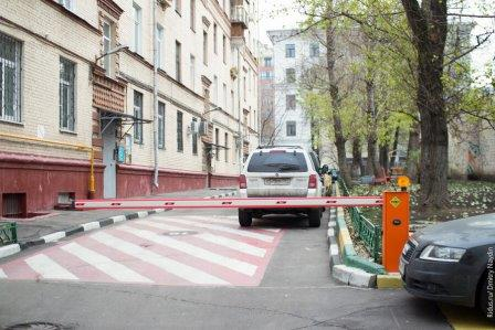 Общее собрание собственников помещений в многоквартирном доме вправе принять решение установить шлагбаум во дворе дома Уполномоченный по правам человека в Калужской области