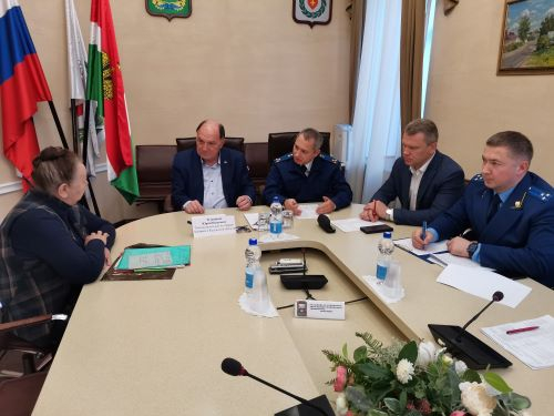 Боровск встретил омбудсмана десятками жалоб Уполномоченный по правам человека в Калужской области