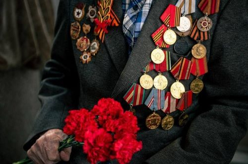 Выплаты в честь 80-й годовщины Великой Победы калужские ветераны получат вместе с апрельской пенсией Уполномоченный по правам человека в Калужской области
