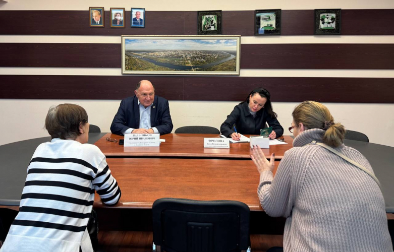 Когда помощь нужна сейчас: с какими вопросами жители пришли на прием к Юрию Зельникову Уполномоченный по правам человека в Калужской области