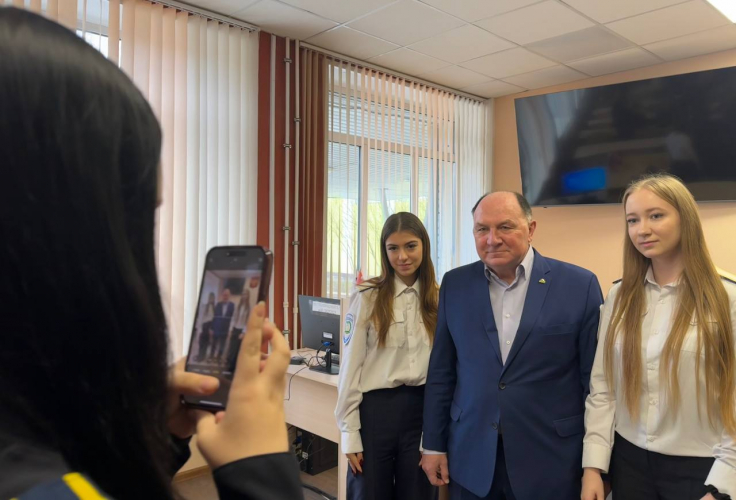 Правозащитник VS первокурсники: неожиданные вопросы и подарки за смелость Уполномоченный по правам человека в Калужской области