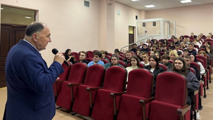 Острые вопросы и честный разговор: омбудсман продолжает встречи со студентами Калуги Уполномоченный по правам человека в Калужской области