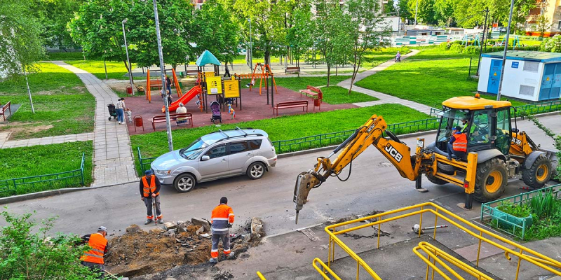Кто должен чинить двор и площадки у дома — управляющая компания или город? Уполномоченный по правам человека в Калужской области