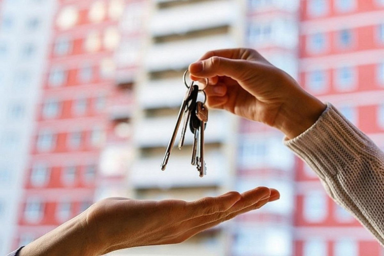 Ключи вместо очереди: как Уполномоченный по правам человека помог сироте из Малоярославца обрести свой дом Уполномоченный по правам человека в Калужской области