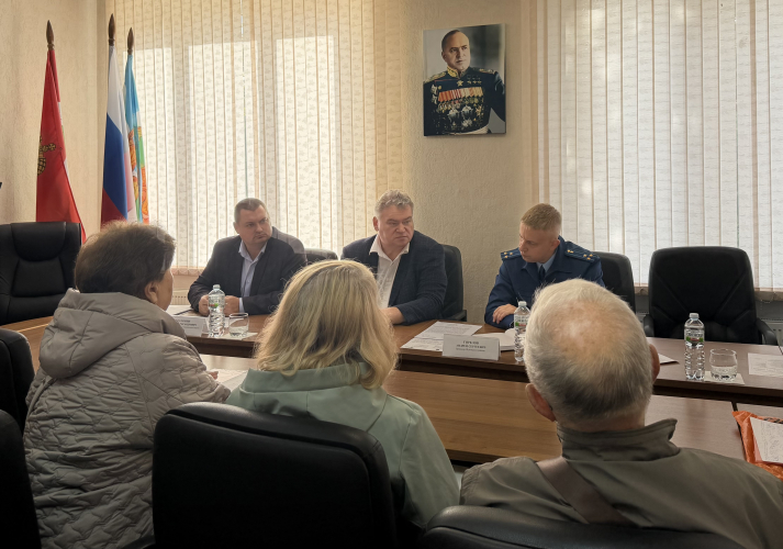 Не на бумаге, а лично: Олег Калугин встретился с жителями Жукова Уполномоченный по правам человека в Калужской области